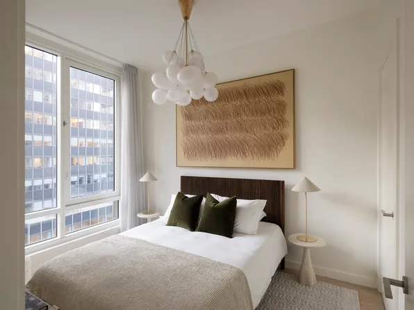 135 East 47th Street 17C image 2 of 9