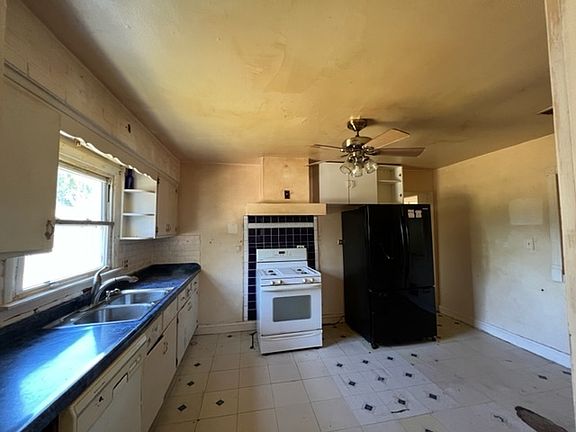 4th image of 8450 Oak Park Ave