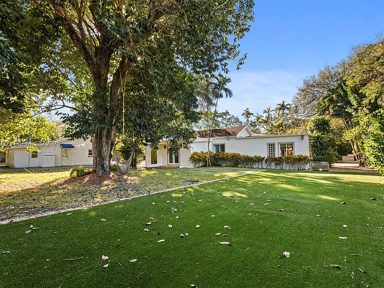 7975 Sunset Dr — Photo 41