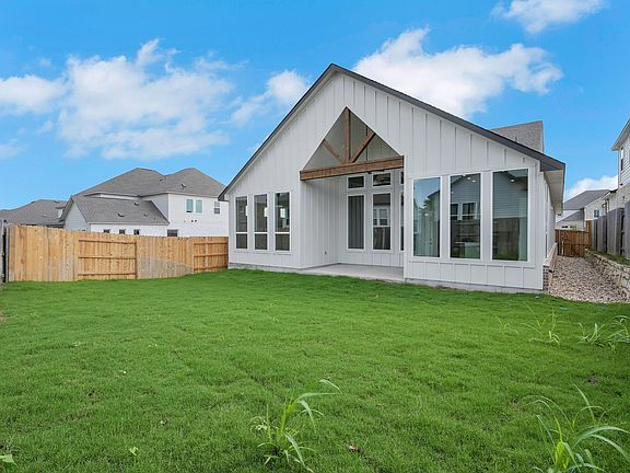 5th image of 224 Crescent Heights Dr