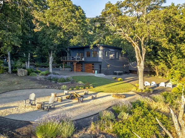 887 SE Oak St, White Salmon, WA 98672