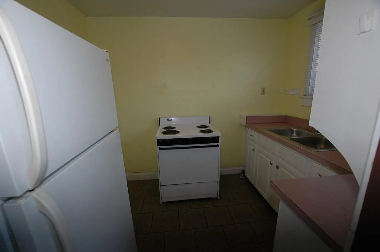 2 bed, 750 sqft, $915 — Photo 2