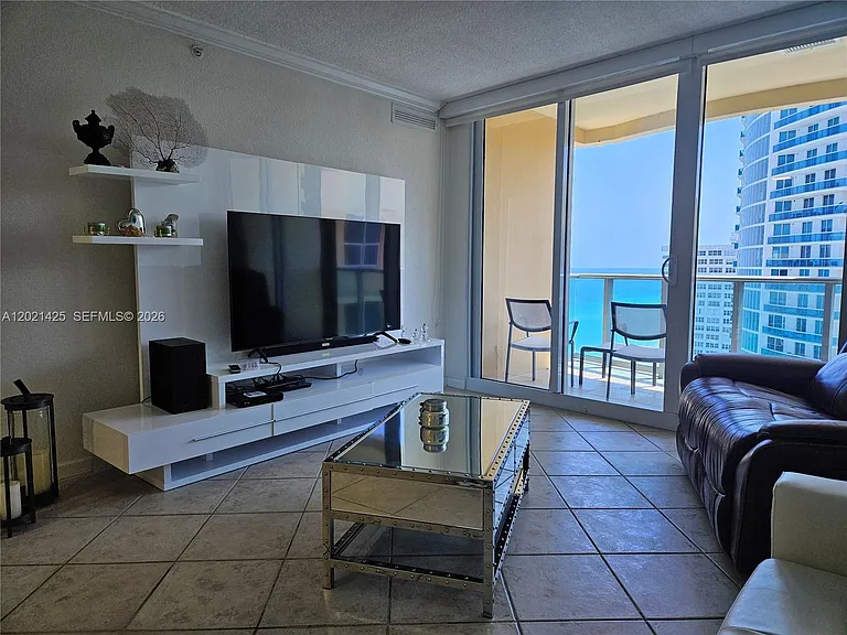 2501 S Ocean Dr #Penthouse 17 — Photo 8