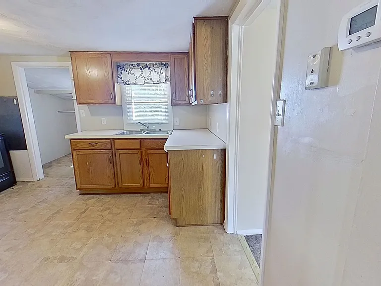 137 Pear Ave — Photo 2