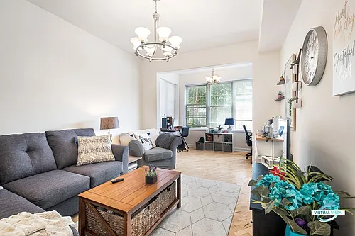 2222 W Augusta Blvd #1 Photo 1