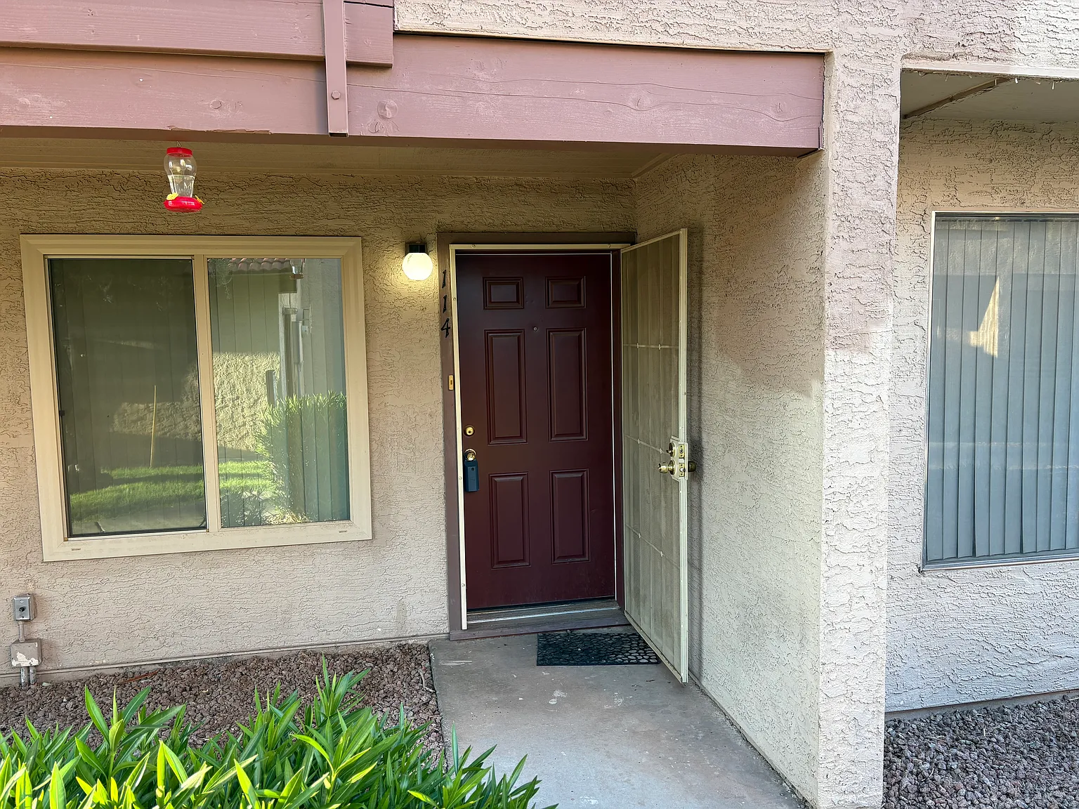 2 bed, 810 sqft, $1,325 — Photo 2