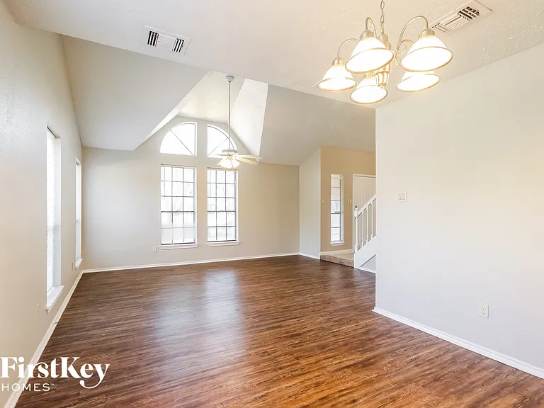 7447 Woodland West Dr — Photo 4