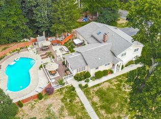 51 Friar Tuck Ln, Stamford, CT 06907