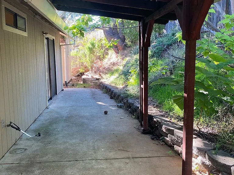 110 Castlemont Dr — Photo 17