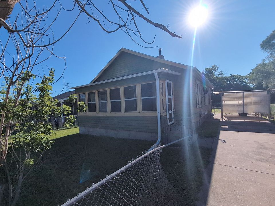 1st image of 203 SE 29th Ct