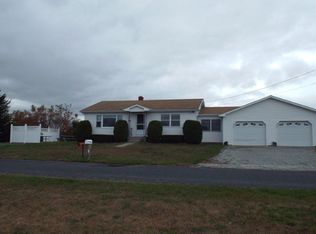 69 Basin Rd, Narragansett, RI 02882