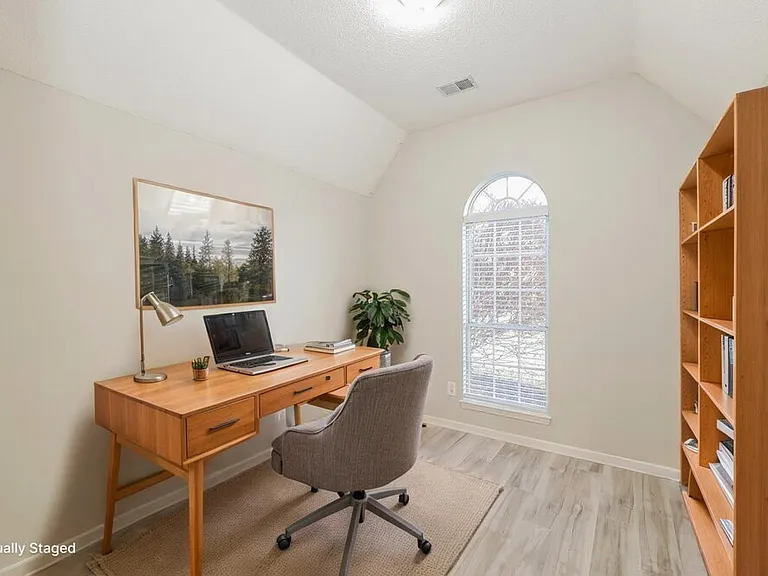 25 Oakland Woods Cv — Photo 16