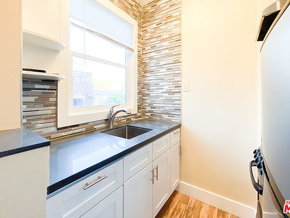 3rd image of 14 Westminster Ave APT 24