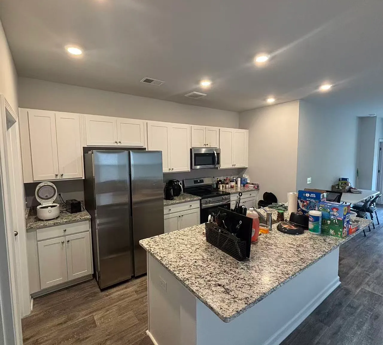 5 bed, 2345 sqft, $2,490 — Photo 3