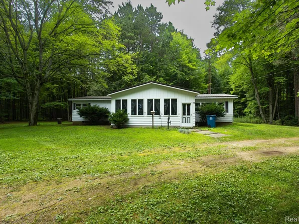 7800 Oak Rd, Millington, MI 48746