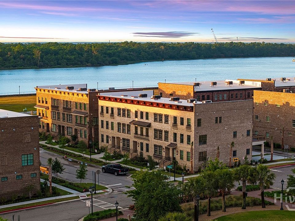 1st image of 352 Eastern Wharf Avenue