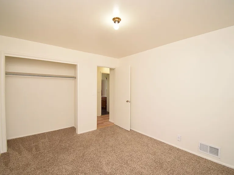 4248 S 1350 E — Photo 11