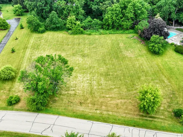 10N594 Long View Ln, Elgin, IL 60124