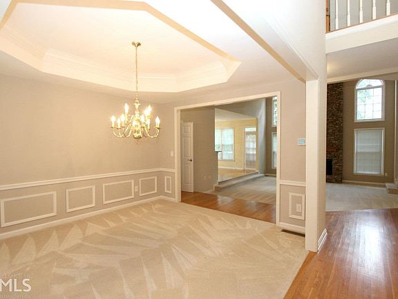 3rd image of 300 Willow Crescent Way