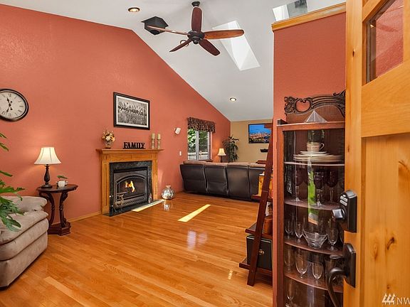 3rd image of 44500 SE 151st St