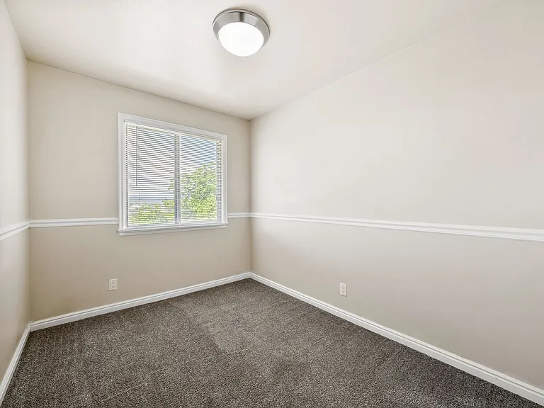 715 E 950 S — Photo 14