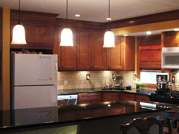 New kitchen cabinets & appliances