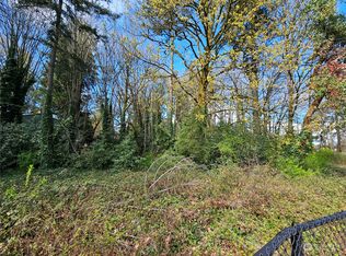1983 Des Moines Memorial Dr S #X, Seattle, WA