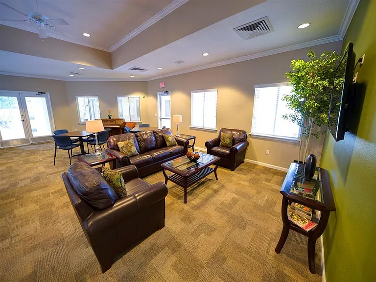 Leigh Meadows Apartments — Photo 8