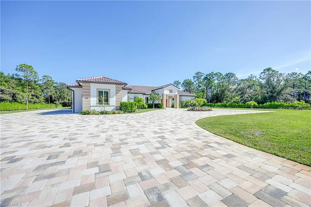 4 bed, 4.5 bath, 5641 sqft, $100,000 — Photo 1