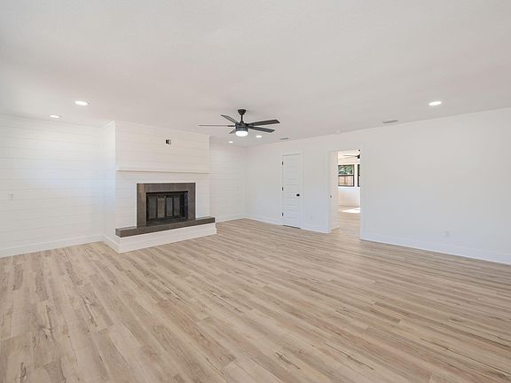 5th image of 118 Ferry Rd NE