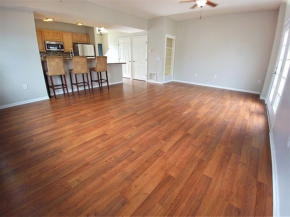 4th image of 699 Pondview Dr
