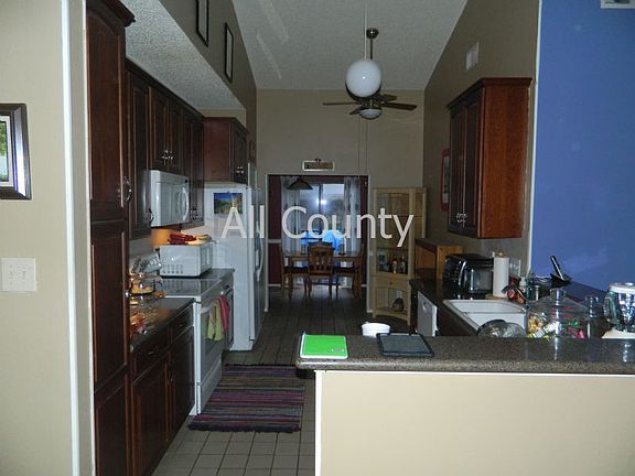 5th image of 9547 Cloverdale