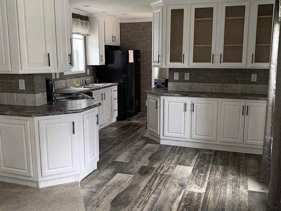 2nd image of 331 Sherwood Glen Drive