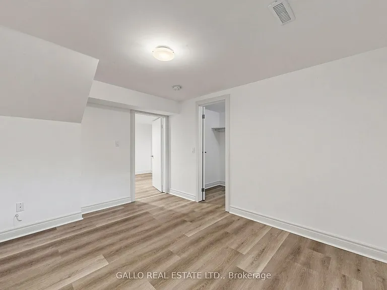 32 Elmvale Blvd — Photo 23