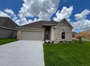 4450 Lakes Edge Dr, Lake Charles, LA 70607