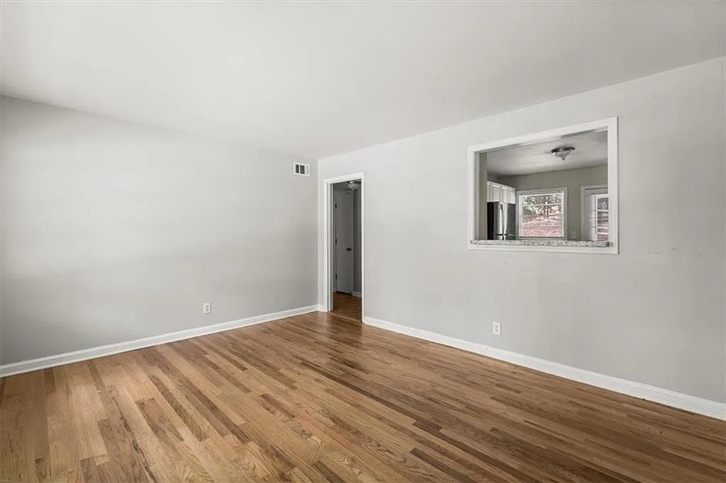 2 bed, 1.0 bath, 864 sqft, $1,445 — Photo 2