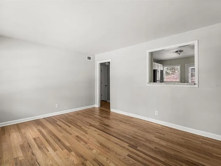 190 Opal Dr — Photo 2