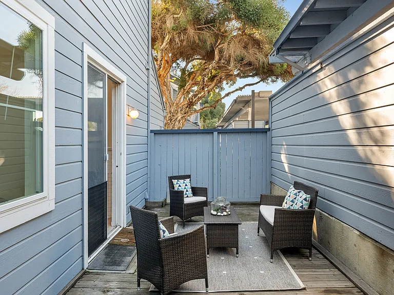 453 Cork Harbour Cir #E — Photo 32