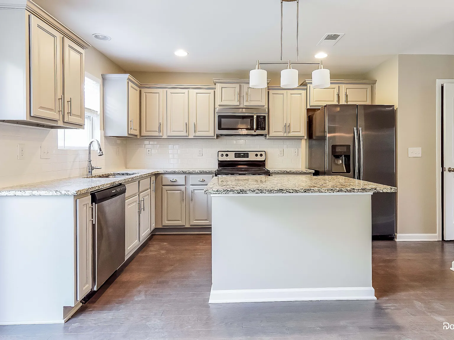 4 bed, 2.5 bath, 2231 sqft, $2,395 — Photo 3