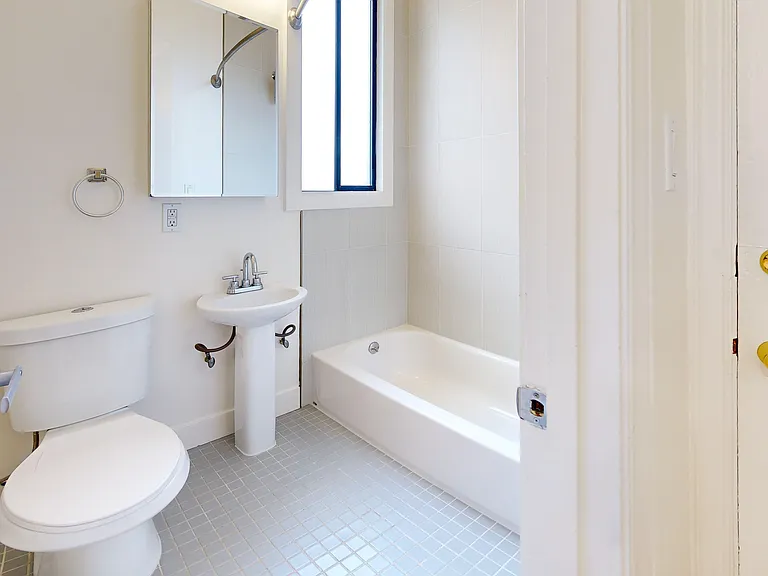1705 Octavia St #304 — Photo 8