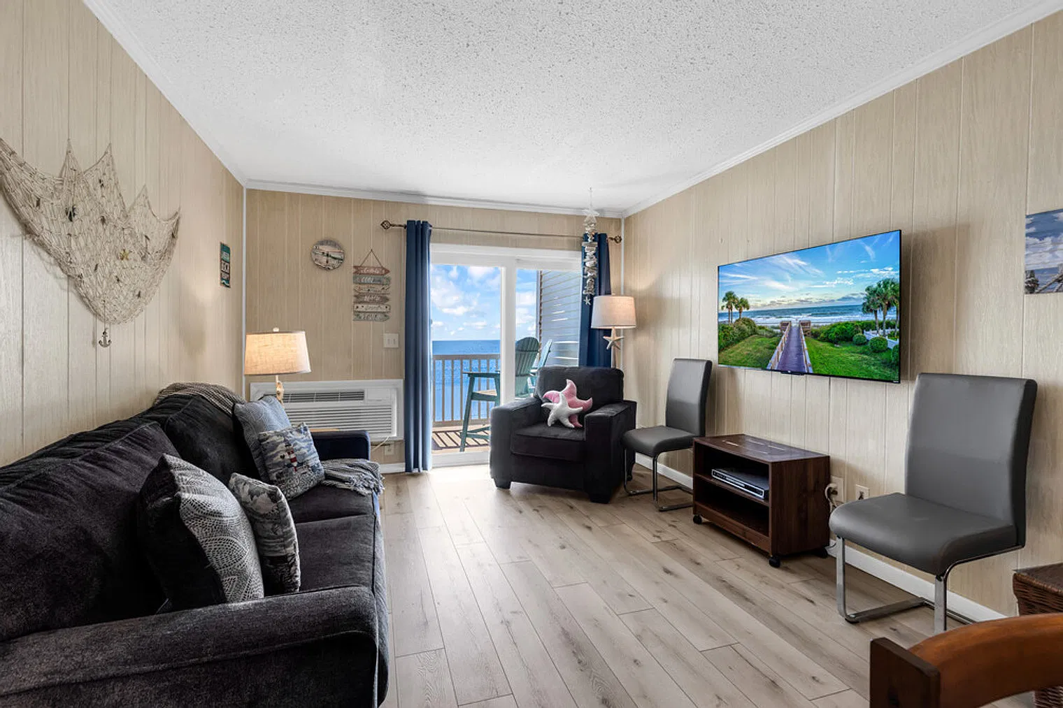 2 bed, 2.0 bath, 882 sqft, $7,110 — Photo 1
