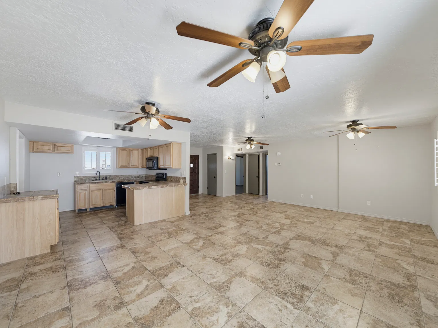 3 bed, 1487 sqft, $2,200 — Photo 3