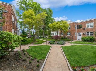 1355 Broadway APT B20, Hewlett, NY 11557