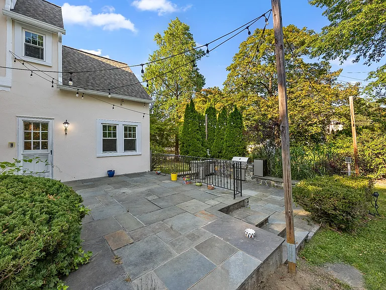 84 Harvard Dr — Photo 23
