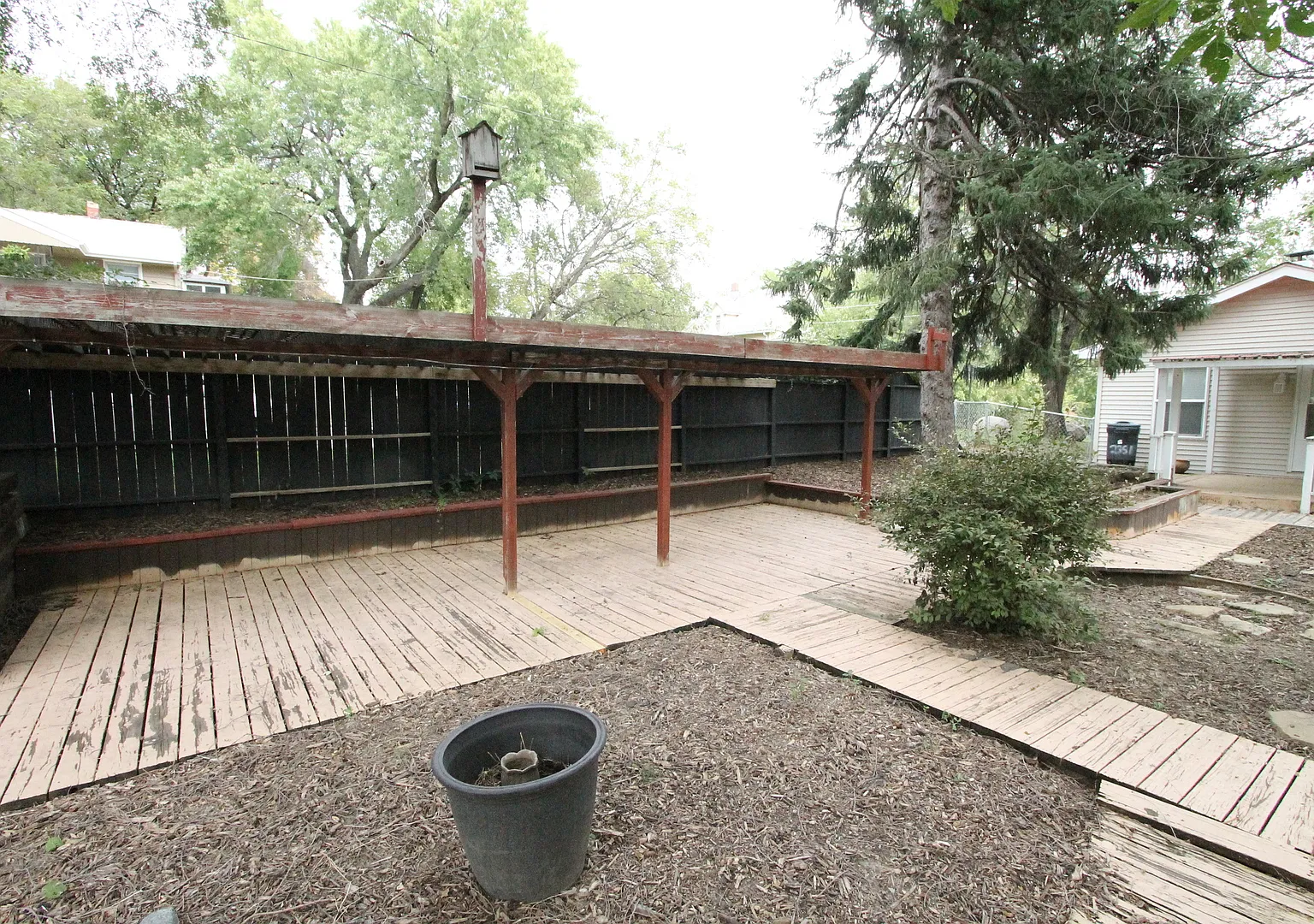 Unique 1+ bedroom home with Office and large fenced in yard! — Photo 3