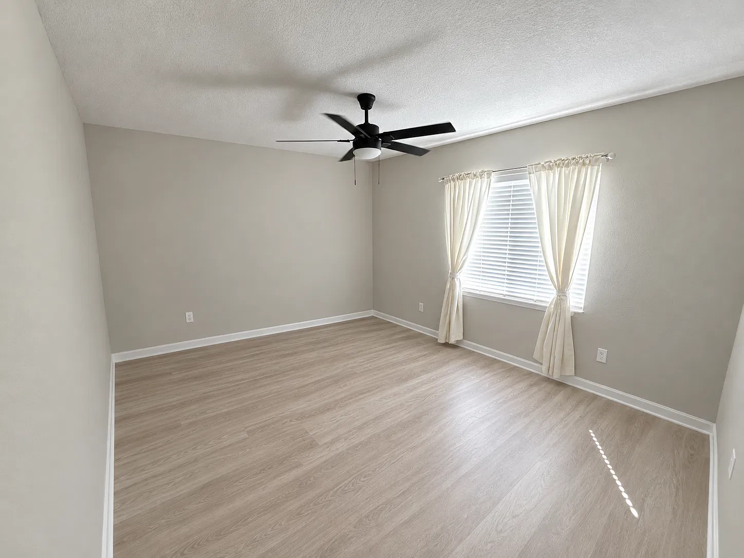3 bed, 1665 sqft, $2,200 — Photo 3