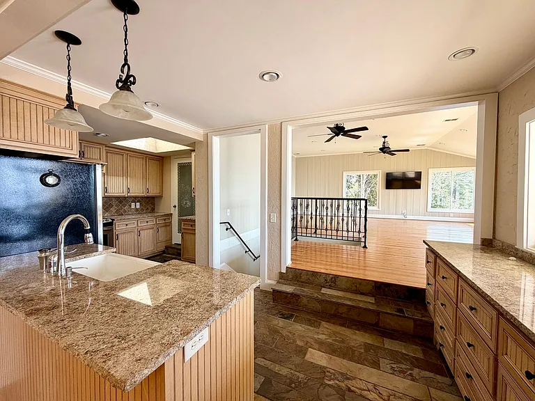 321 Cove View Ct — Photo 7
