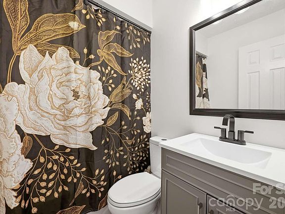 4th image of 3811 Pinecrest Dr NE