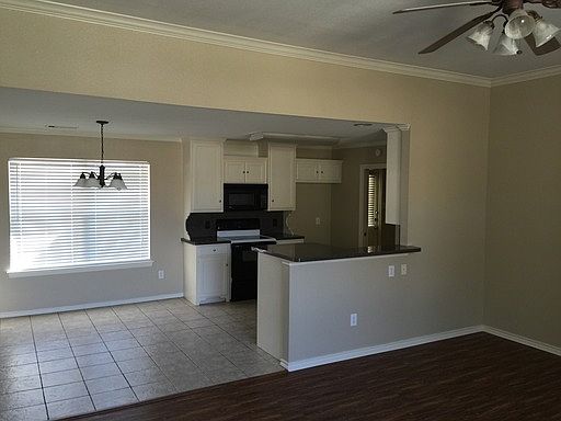 4th image of 1901 W Jamestown Dr