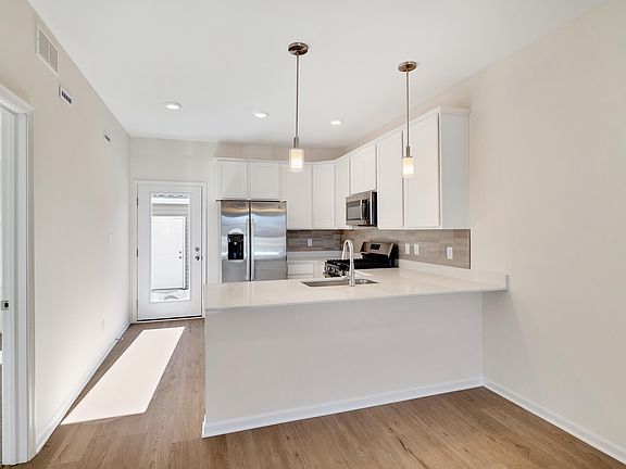 5th image of 6169 Rushing Ave